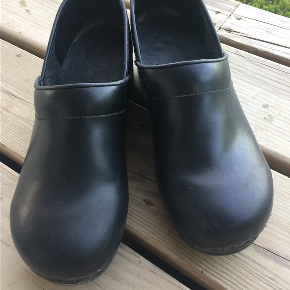 sanita shoes near me